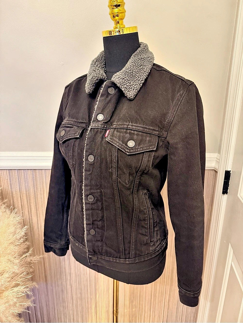 Levi’s Black Denim Sherpa Lined Trucker Jacket Women’s XS